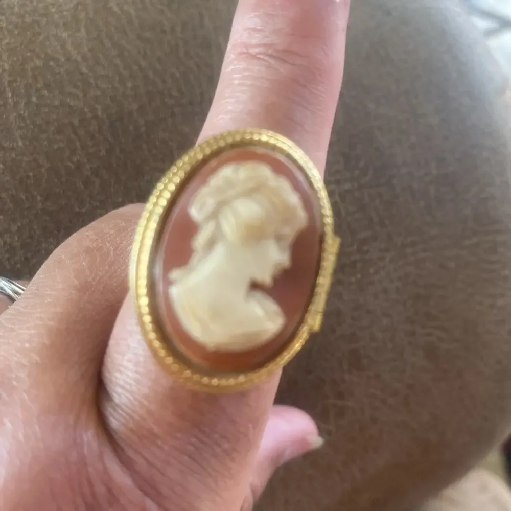 Vintage Avon Cameo Perfume Ring